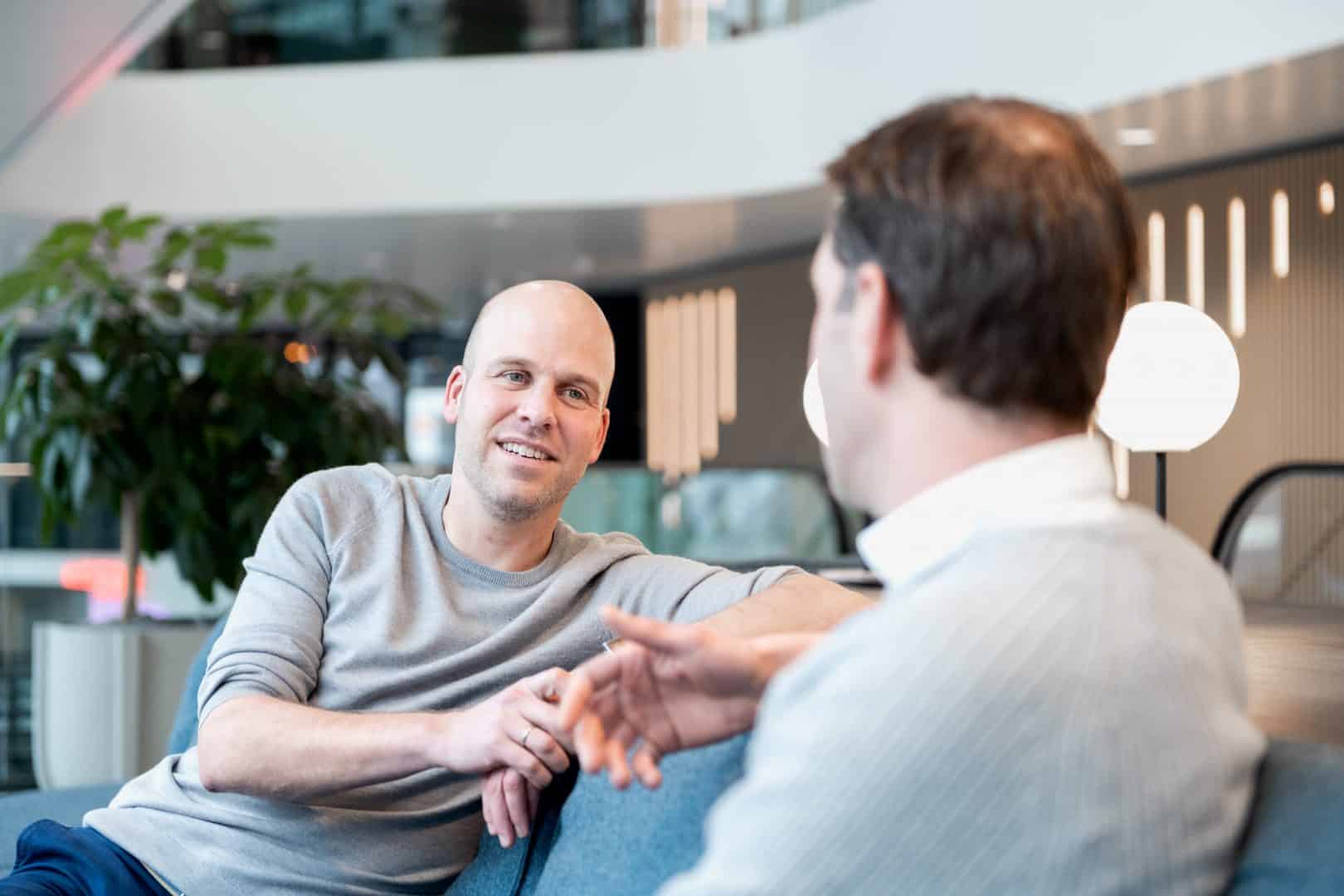 Ralf van den Berg & Niels van Daatselaar pratend